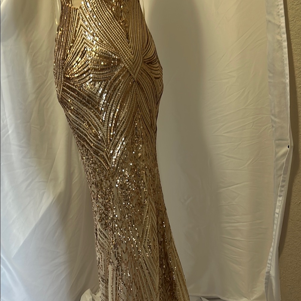 Elegant Sequin Evening Dress - Picture 5 of 7